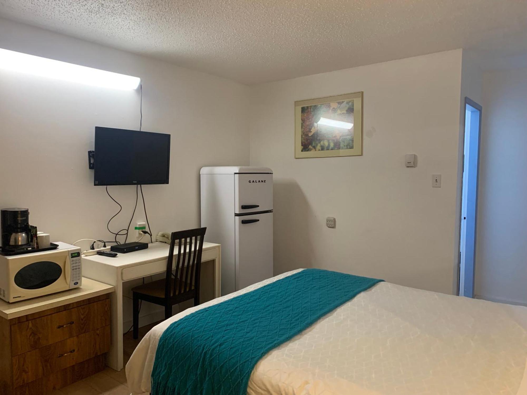Swiss Sunset Inn Penticton Exterior foto